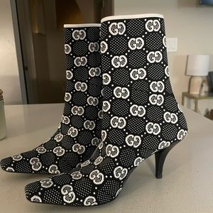 **Real** Woman’s GG knit ankle boots